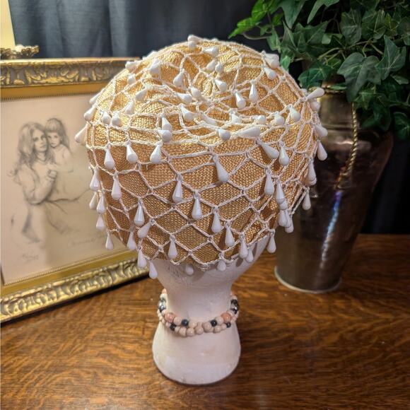 Vintage 1960s MCM Beaded Light Beige Woven Straw Puffy Bubble Hat, Mr. John Jr. - Picture 4 of 8